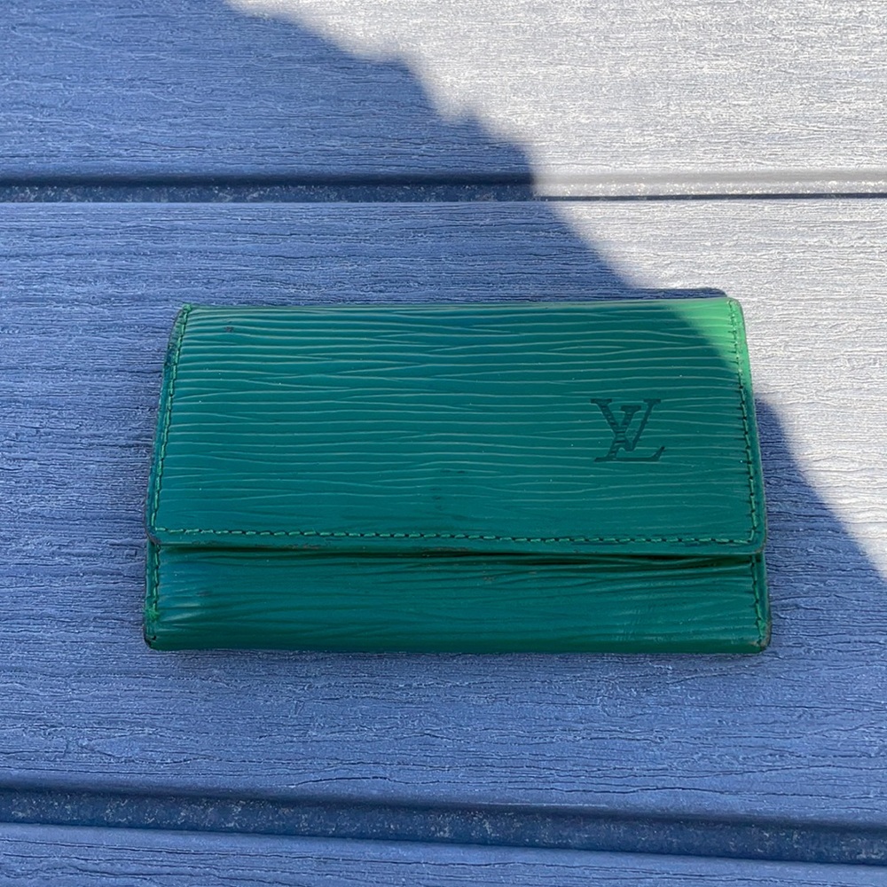 Louis Vuitton epi keycase